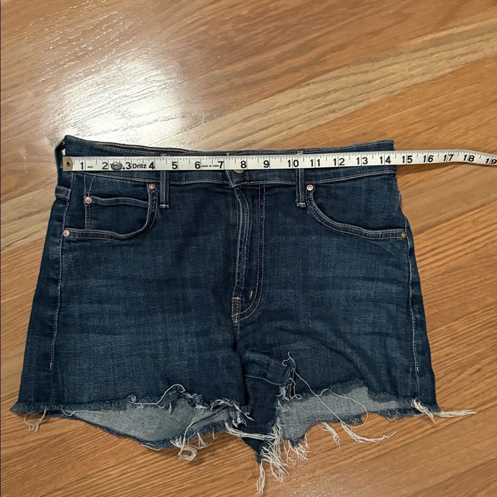 Dark Wash Denim Women's Cutoff Shorts. Mother the charmer fray short. 27 euc - Picture 9 of 12